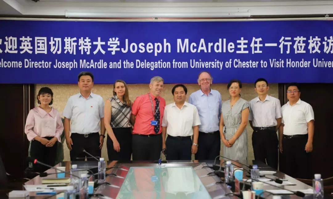 英國(guó)切斯特大學(xué)Joseph McArdle主任一行蒞臨我院參觀考察