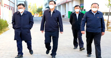 自治區(qū)副主席包獻華到內(nèi)蒙古鴻德文理學院檢查督導疫情防控工作