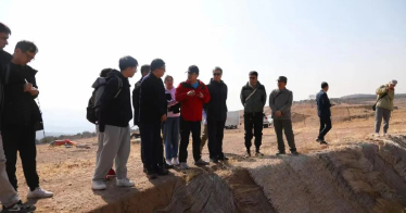 周玉樹院長和學(xué)院巖畫研究所受邀參觀武川縣壩頂遺址