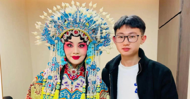 【人物專訪】從內(nèi)蒙古鴻德文理學(xué)院到中國(guó)戲曲學(xué)院，他做到了